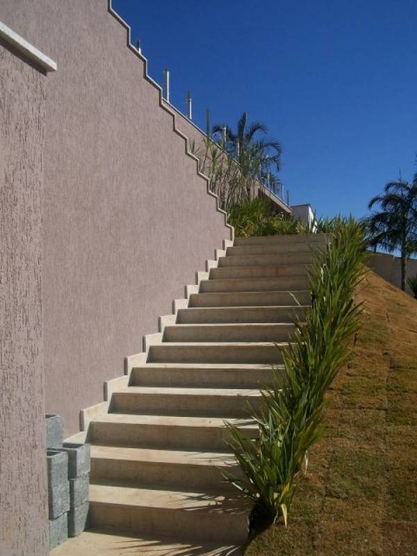Escada de Granito área Externa Vila Augusta - Escada de Granito com Pingadeira