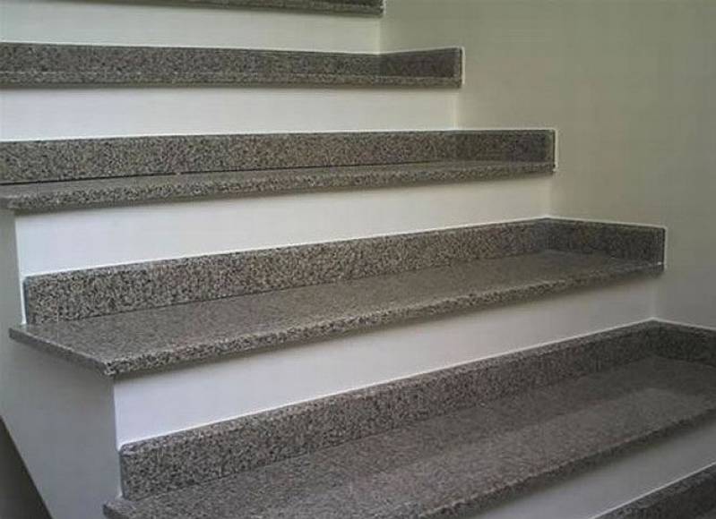 Escada de Granito com Pingadeira Jardim Guarapiranga - Escada de Granito com Rodapé