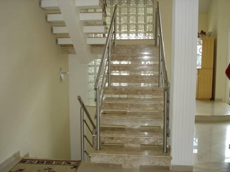 Escada de Mármore Travertino Limão - Escada de Granito Branco
