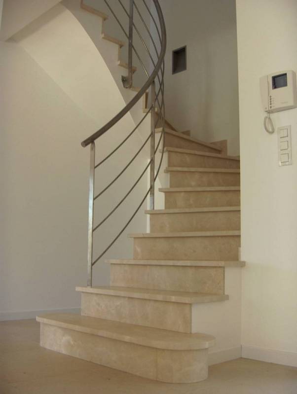 Escadas de Granito Travertino Cambuci - Escada de Granito com Rodapé