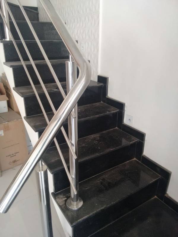 Instalação de Escada de Granito Preto Cambuci - Escada de Granito com Rodapé