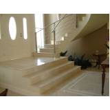 escada de mármore crema marfil Aricanduva